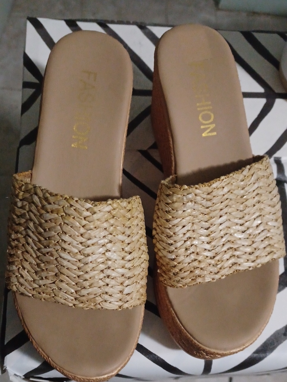 Fashion Woven Straw Slide Mules in Tan